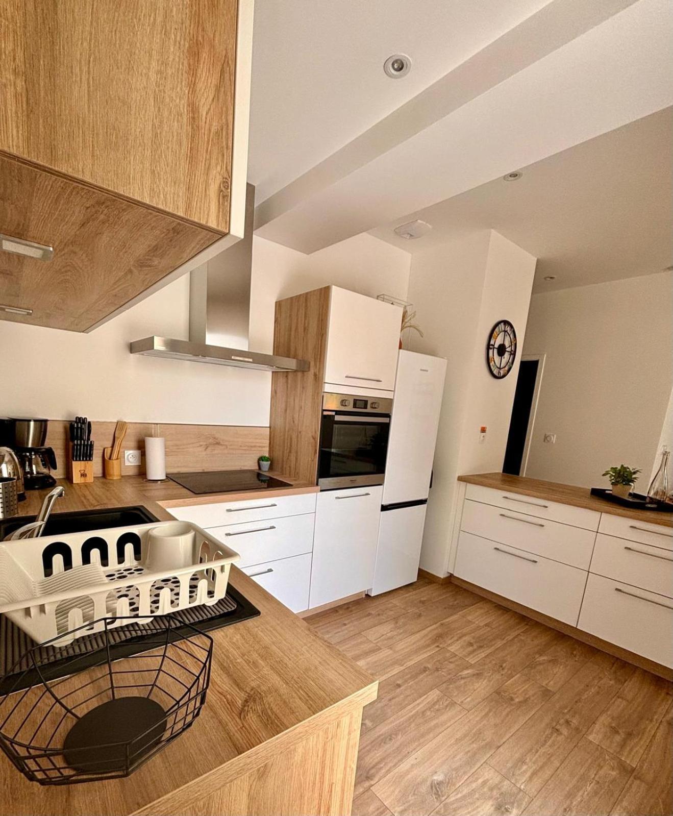 Maison Privee, Calme, Parking, Jardin Reviers